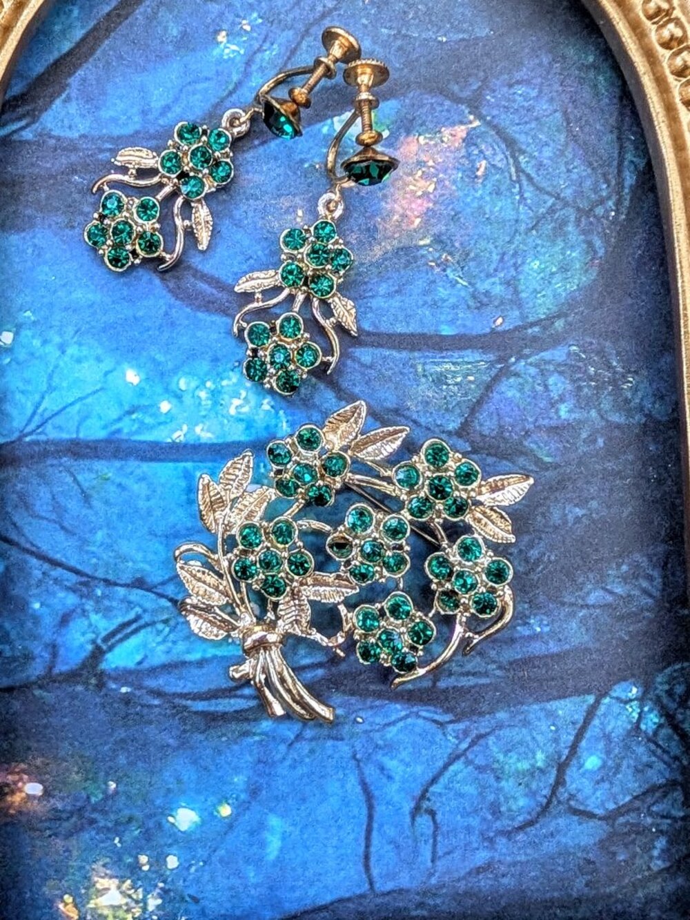 Vintage 1940's Gold Tone & Green Rhinestone Floral Bouquet Brooch & Earrings